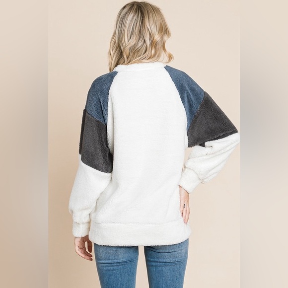 Culture Code Color Block Faux Fur Raglan Sleeve Sweatshirt 10010038387 - Picture 2 of 4